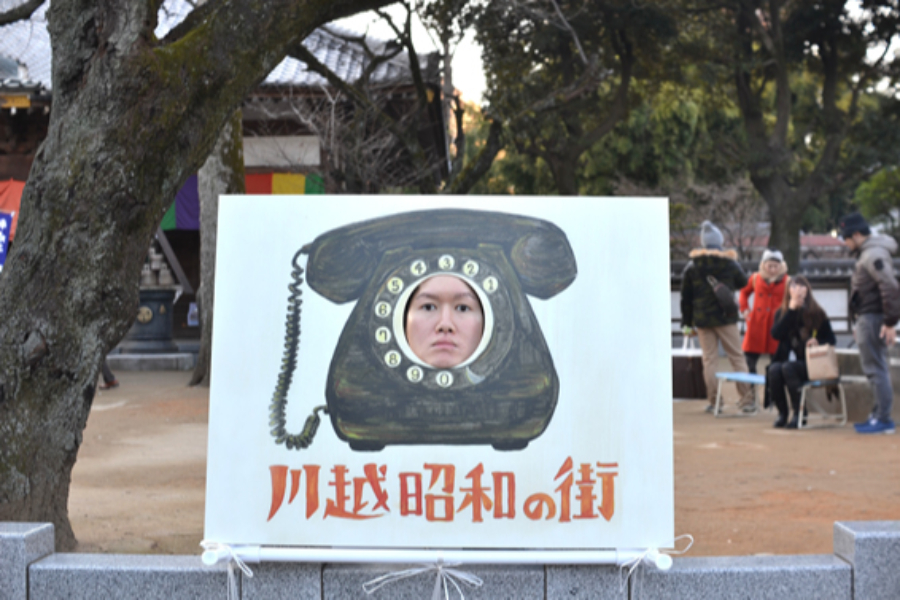 ▲お寺といえども、急にこんな構図の看板が置かれていたりするので、気が抜けません。