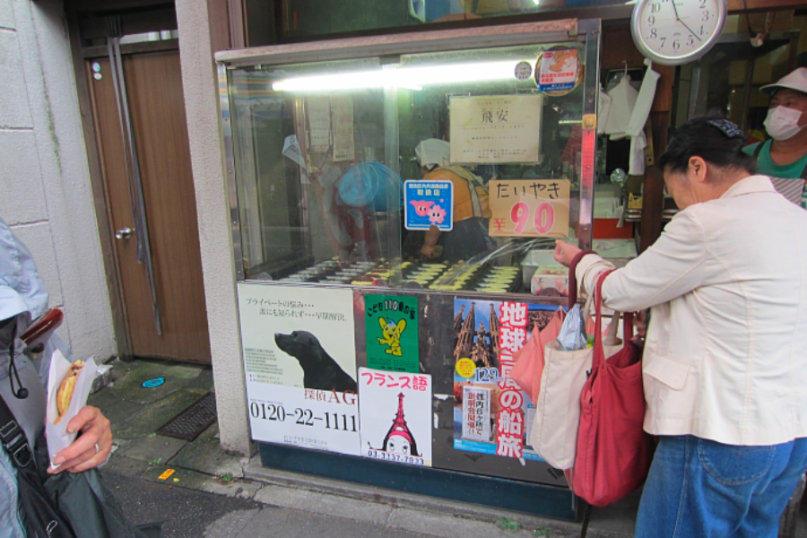 ▲途中でたいやきを買ったり・・