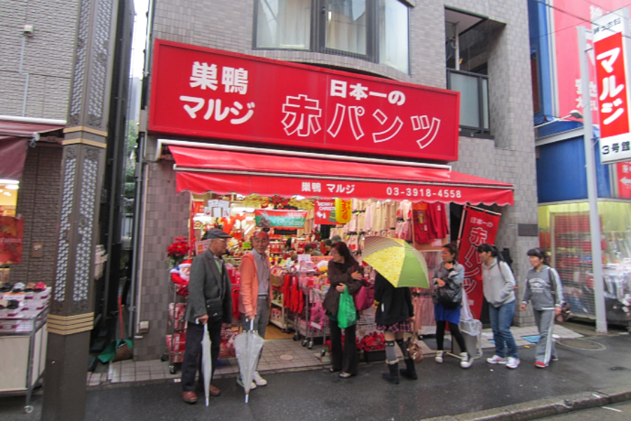 ▲健康になるという赤い下着を発見!!