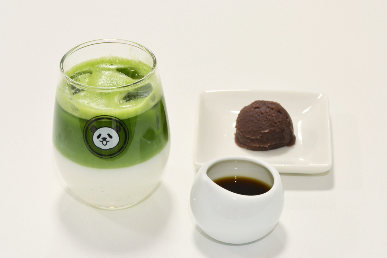 ▲「パンダあん抹茶オレ」(770円)。別添えのあんこ、蜜をお好みで入れて“味変”を楽しむのもおすすめ