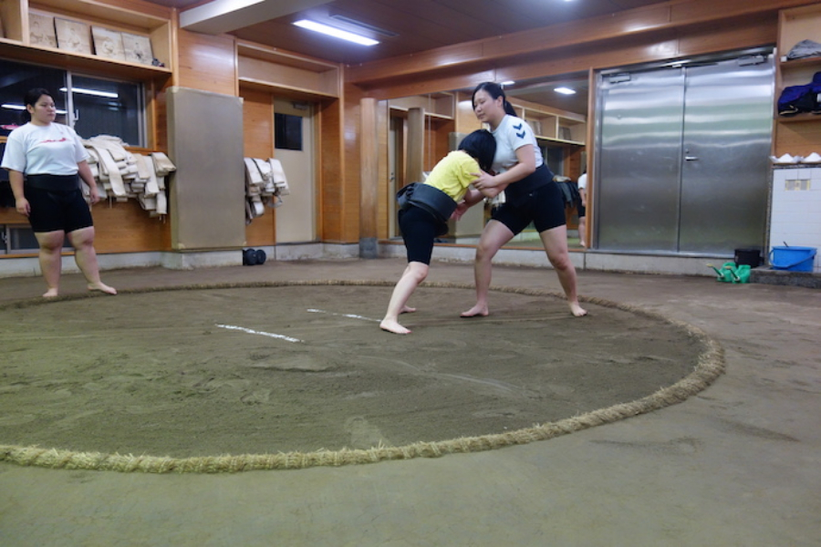 ▲ぶつかり稽古