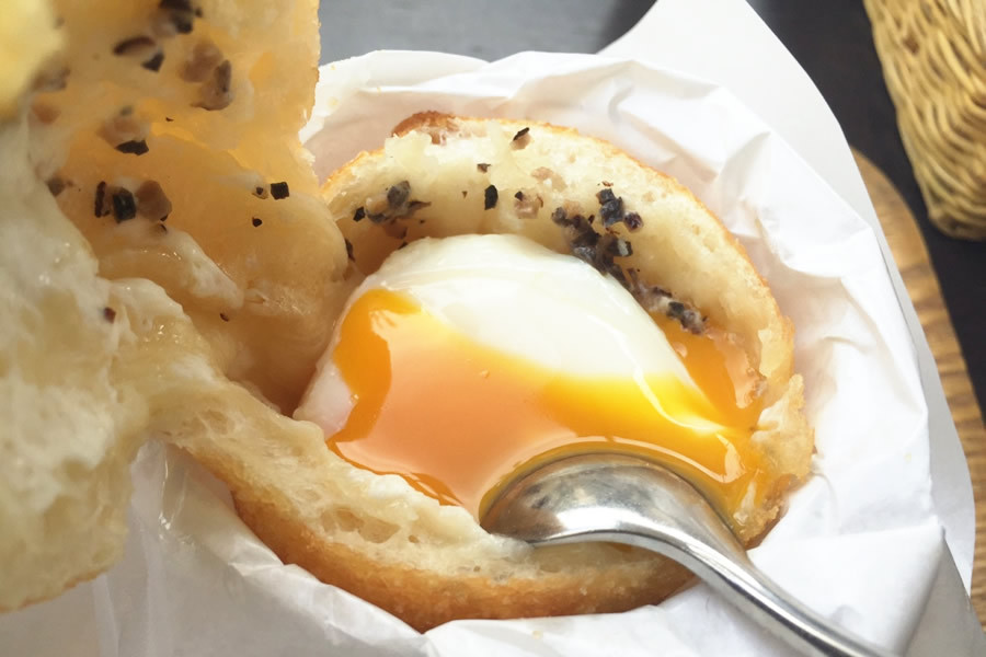 サクサク とろ りの 揚げピザ が新感覚 専門店で味わう 進化系ピザ は世田谷女子もハマる美味しさ レッツエンジョイ東京