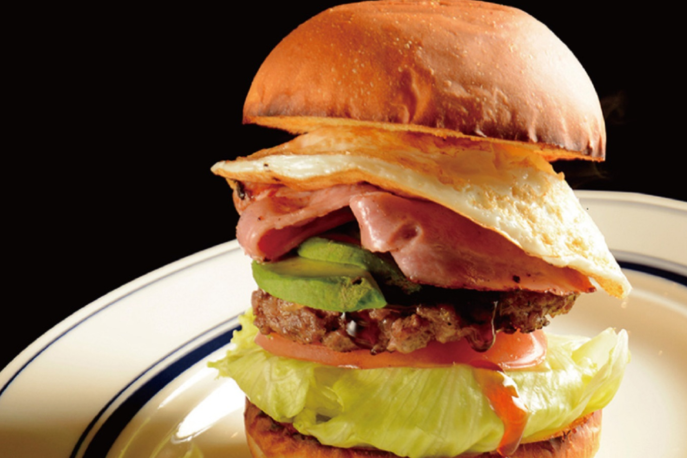 ▲ハンバーガーのソースは、牛の肉汁をベースにじっくり炒めた玉ねぎ、ニンジンを加えたオリジナル