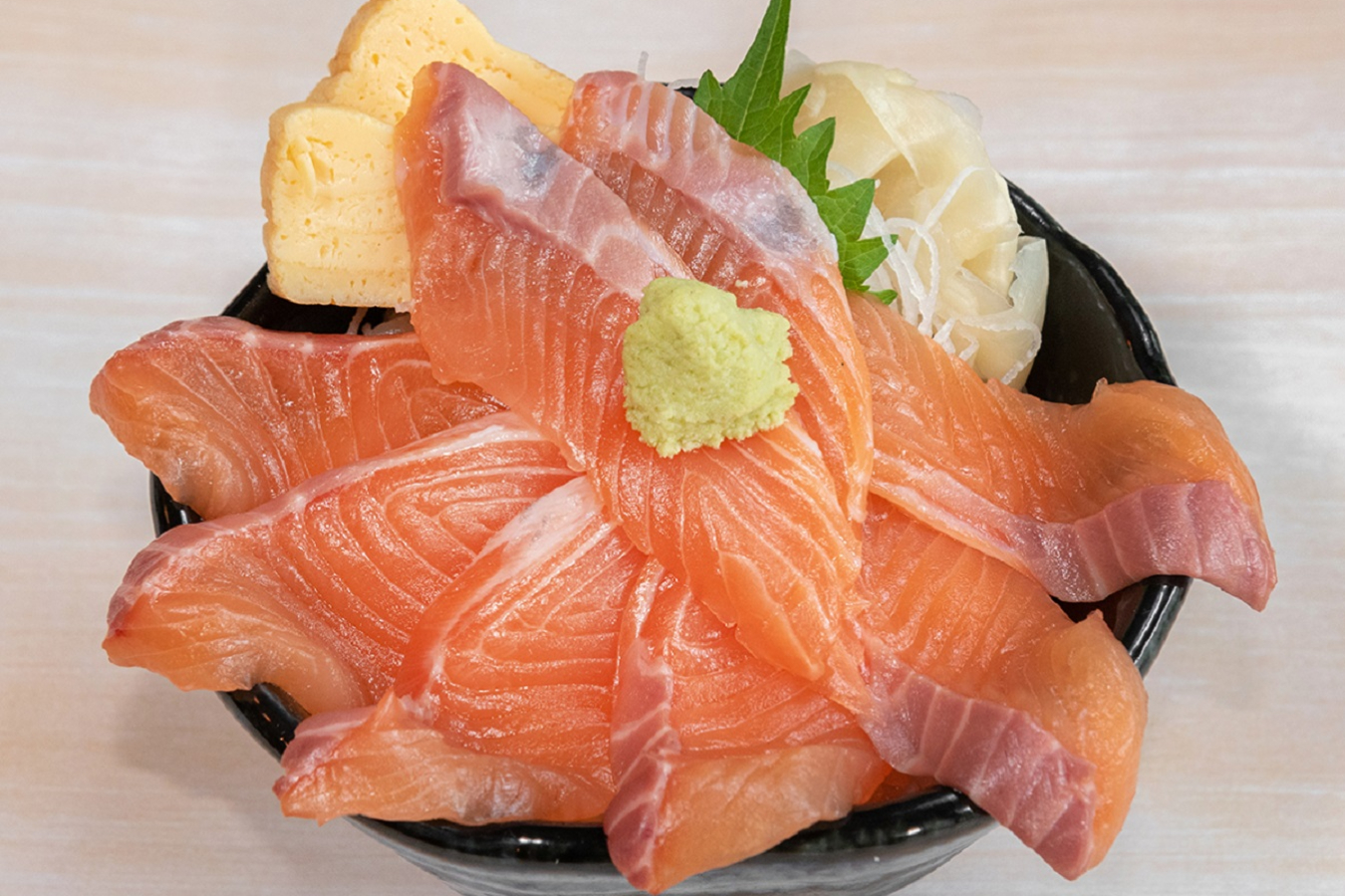 ▲「サーモン丼」(900円)