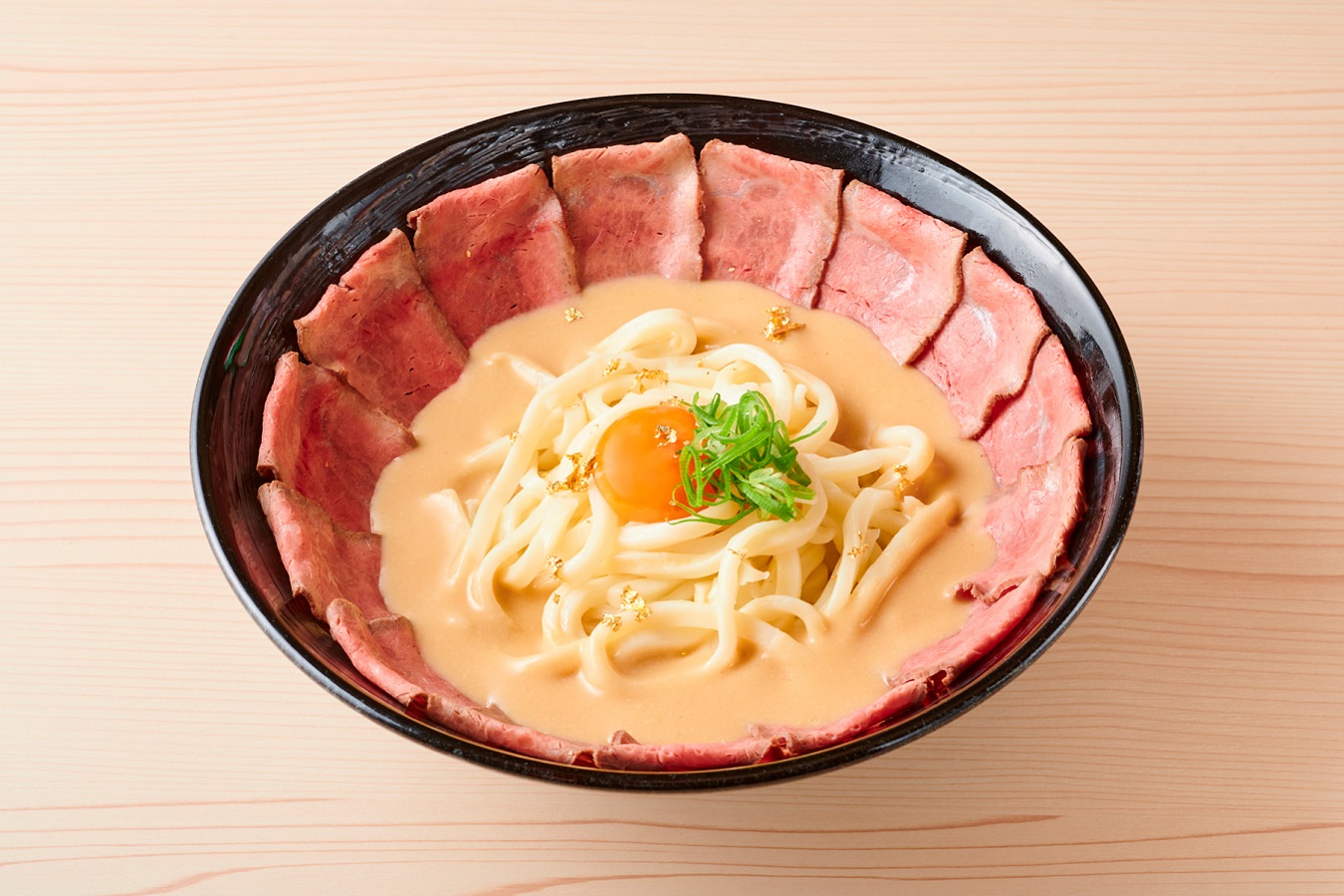 ▲「豪華!ローストビーフ坦々うどん」