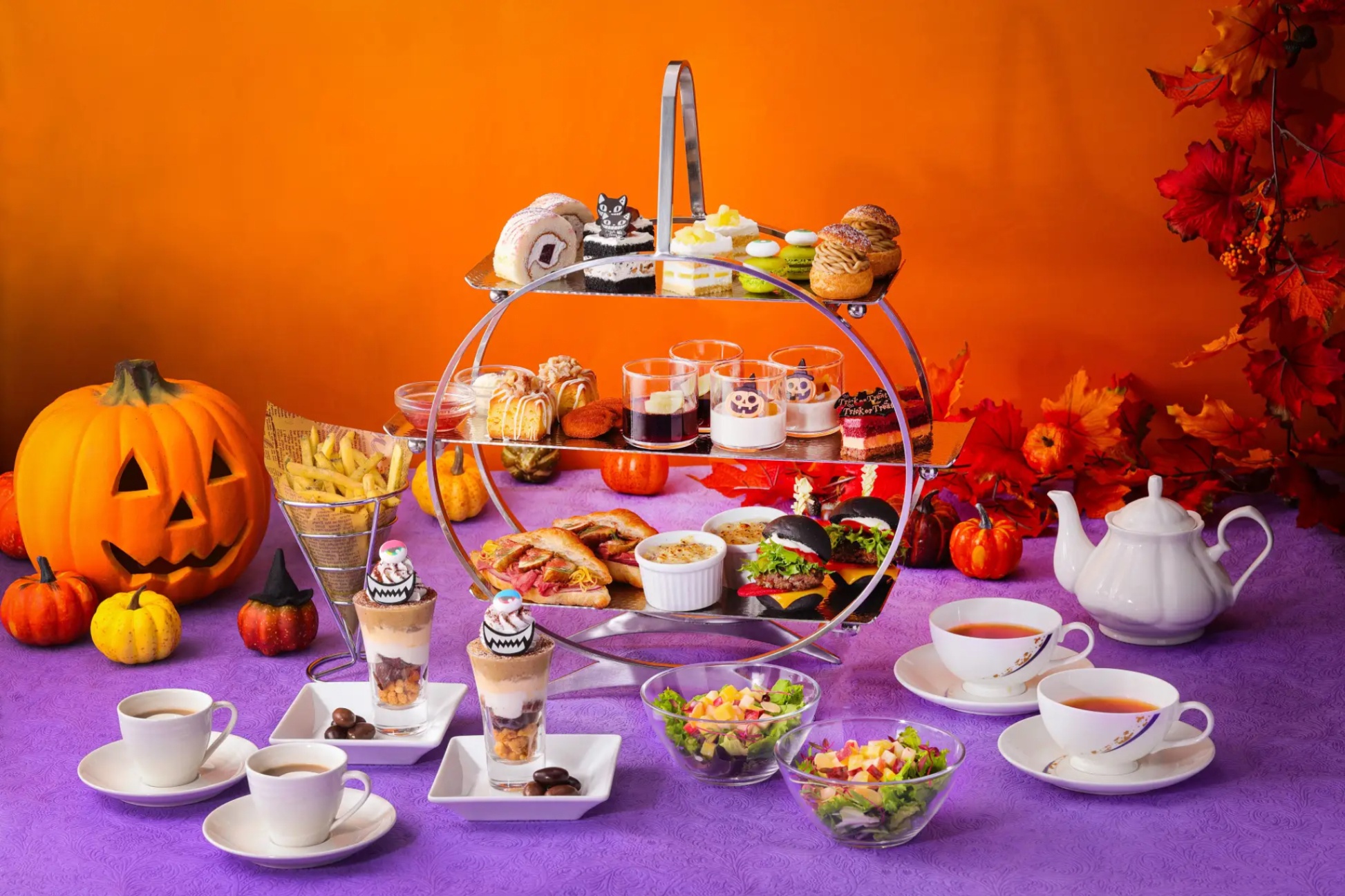 【ホテルニューオータニ幕張】ポップなハロウィンカラーのアフタヌーンティー登場！