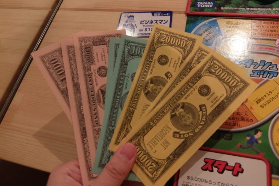 ▲会社から給料がもらえないので、副業で稼いだお金
