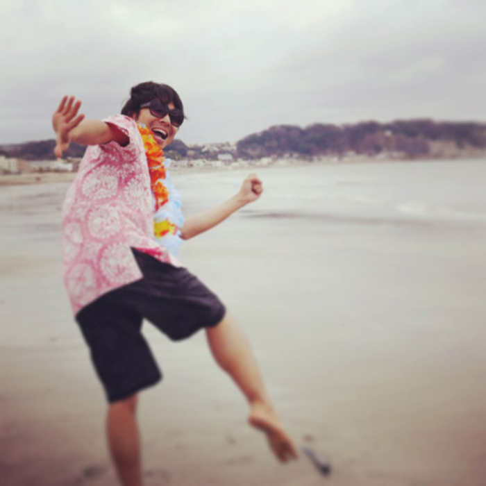 ▲波打ち際で追いかけっこ!