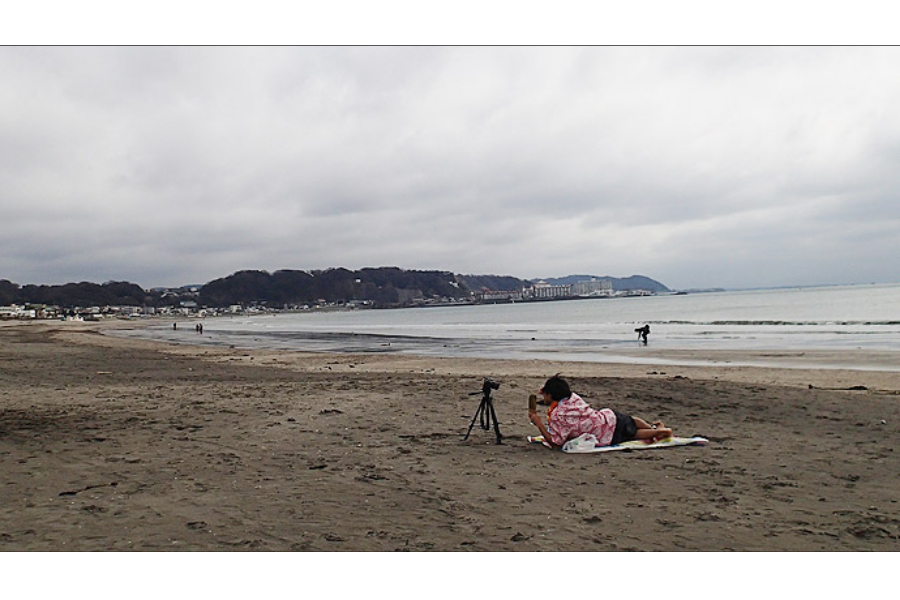 ▲日本の海で寒さに震えながら一人撮影しています