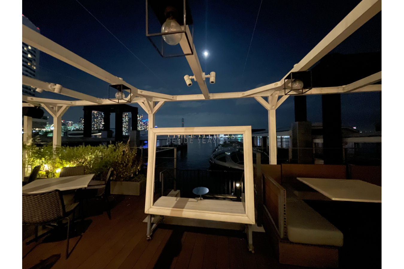 ▲この日はレインボーブリッジはライトアップされていませんでしたが、それでも美しいベイエリアの夜景に心が洗われます