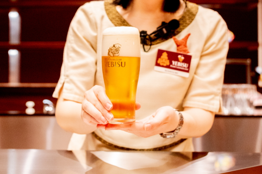 ▲ビールをより美味しく飲める“三度注ぎ”のレクチャー