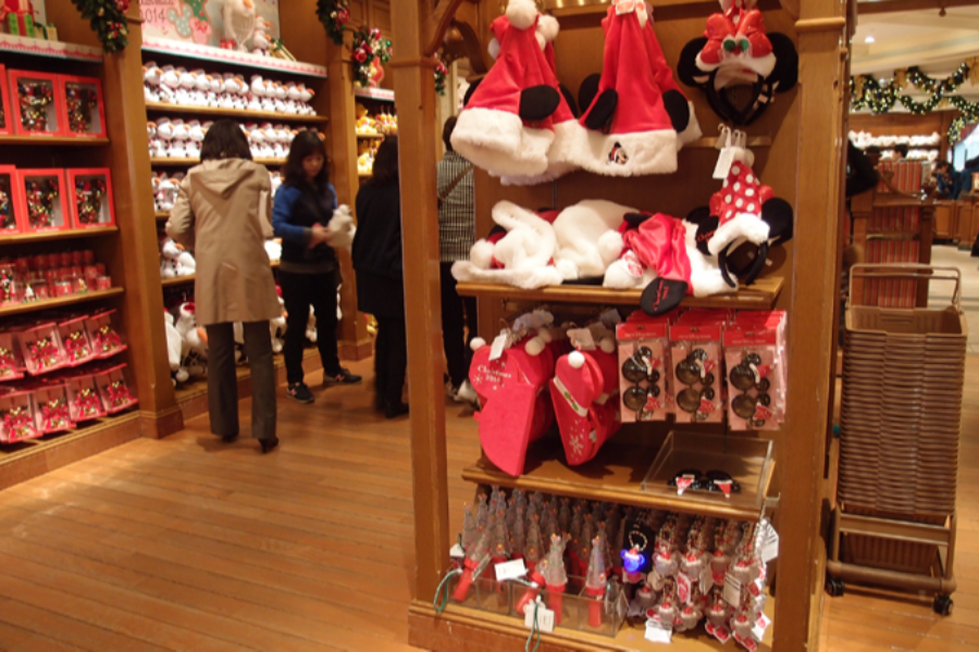 ▲まずは気持ちを高ぶらせるために、クリスマス仕様の「耳」を購入