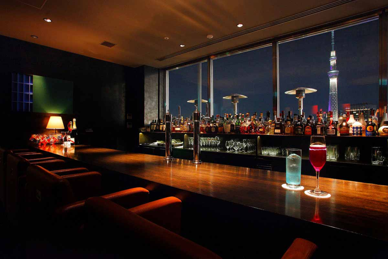▲「B bar」室内カウンターエリア