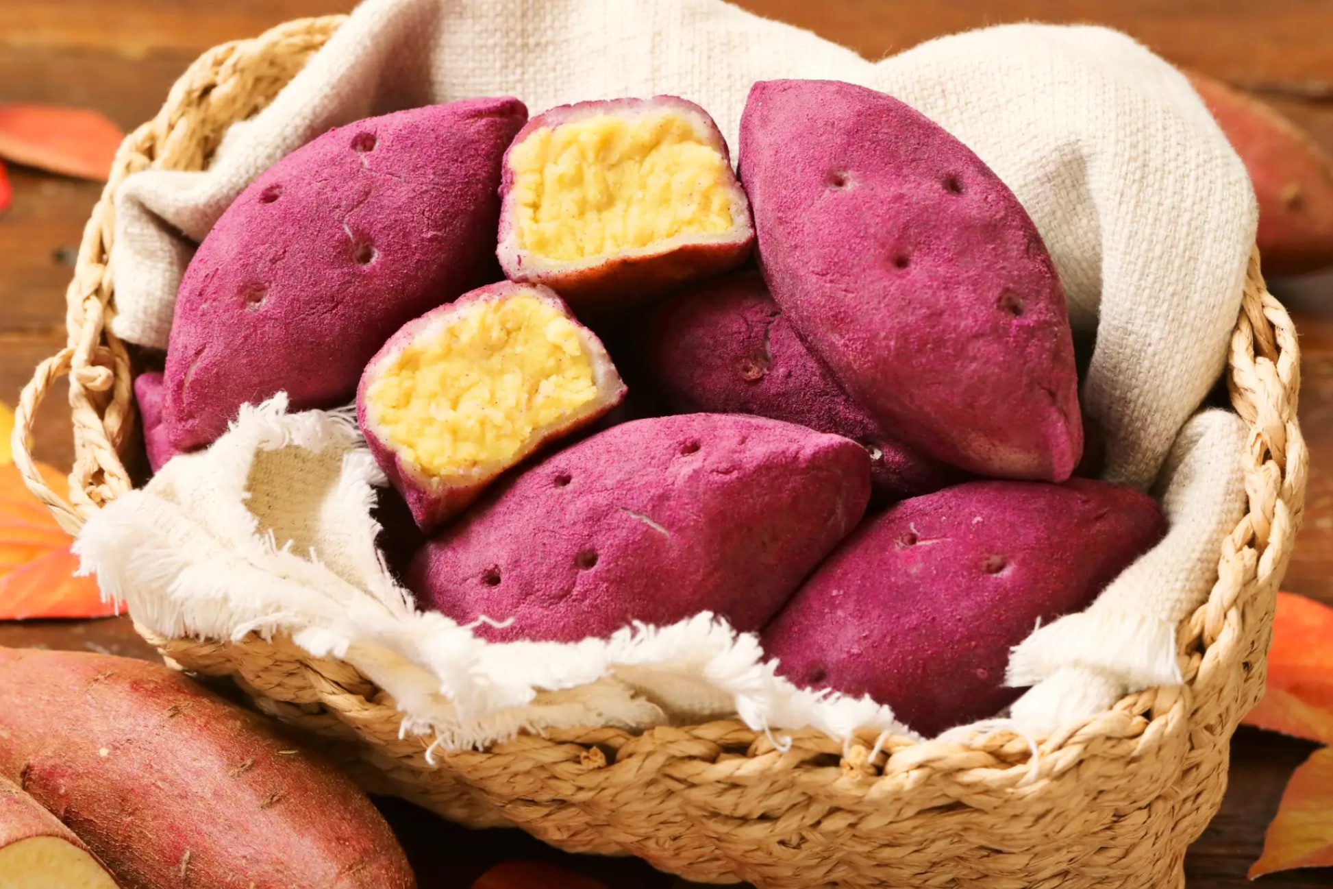 まるで本物！“もちホク食感”のさつまいもパンが登場「ハートブレッドアンティーク」で