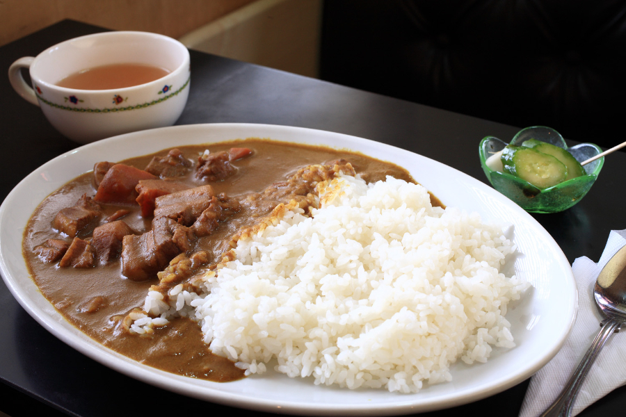 ▲カレー普通盛り。飲み物付きのセットは並・900円 大・950円 小・850円