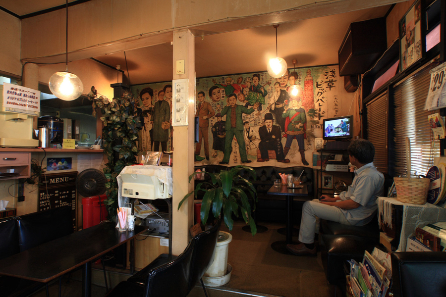▲店全体はこんな感じ。今日座った辺りからの眺めです