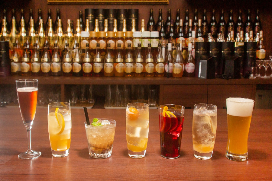 ▲梅酒カクテルの一例。左から、The CHOYAロワイヤル、The CHOYAレモンサワー、The CHOYA×季節のフルーツ(巨峰)、The CHOYAソニック、The CHOYAサングリア、The CHOYA生姜、The CHOYAビア
