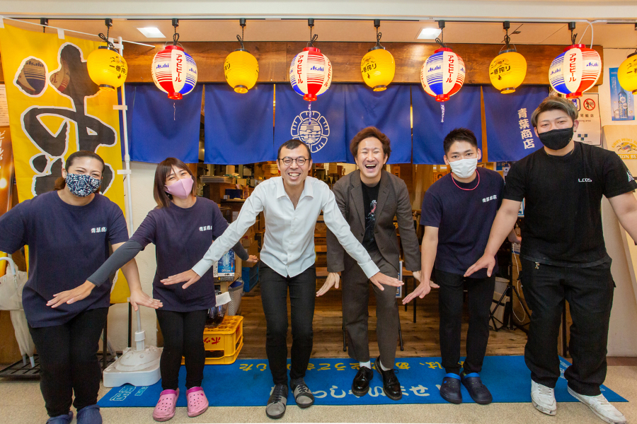 青葉商店のみなさんとジョイマンのお二人。「なんだこいつら~!」