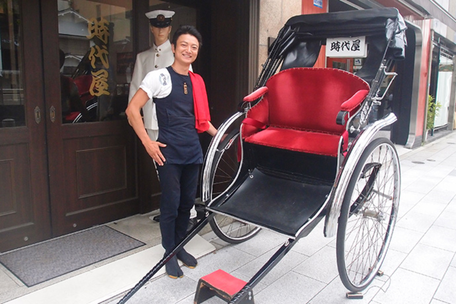 ▲車夫の俥慈松さん。いい笑顔