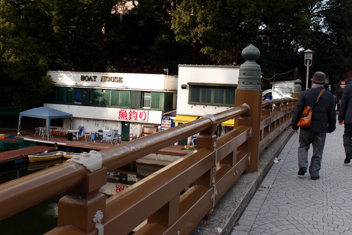 カップルが別れる で有名なボートなので一人で漕いできた レッツエンジョイ東京