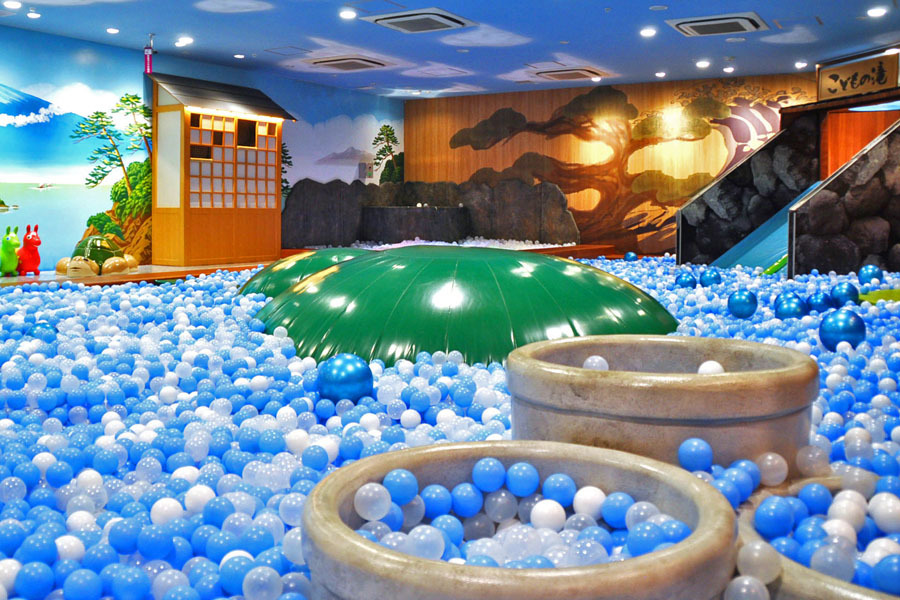 キラキラ光るプールにボルダリングまで 寒い日も思いっきり遊べるボールプール温泉 こどもの湯 徹底レポ レッツエンジョイ東京