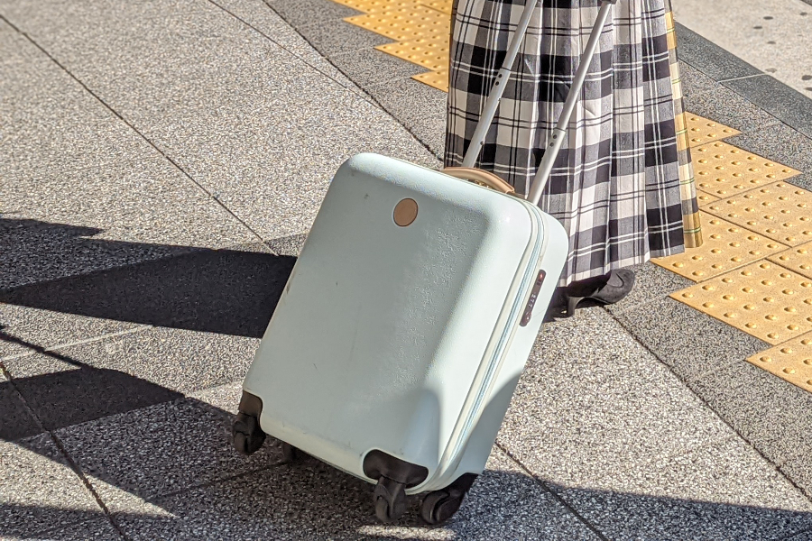 軽量、4輪、傷がついても目立たない素材がオススメ!