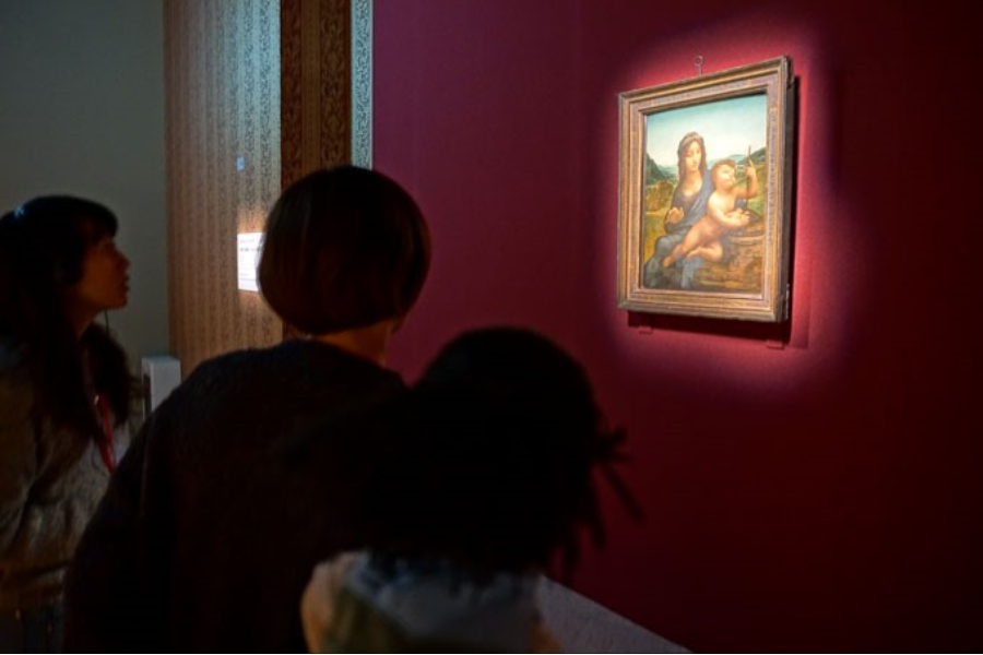 ▲さらに1階では日伊国交樹立150周年を記念した特別展『レオナルド・ダ・ヴィンチ 天才の挑戦』が4月10日まで公開中。写真は日本初公開の《糸巻きの聖母》(バクルー・リビング・ヘリテージ・トラスト蔵)だよ