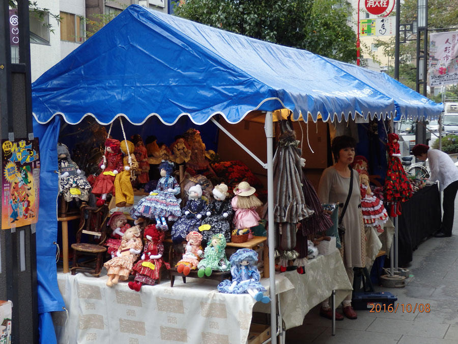 アングル 神戸ドールミュージアム １９世紀後半 仏で制作 貴重な１５０体 時を越えて 兵庫 毎日新聞