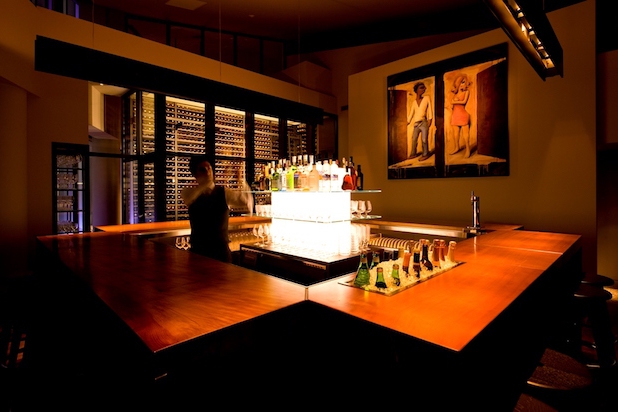 TWO ROOMS GRILL | BAR (トゥールームズ グリル・バー)