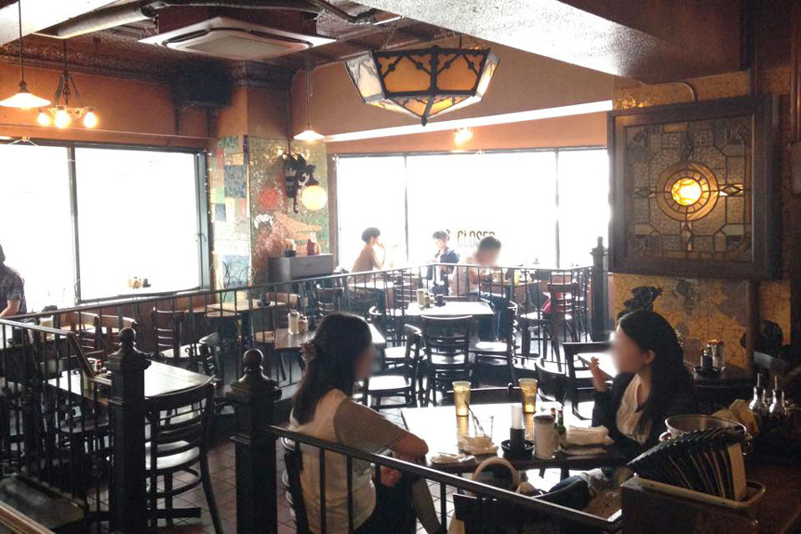 Yonchome Cafe 店内