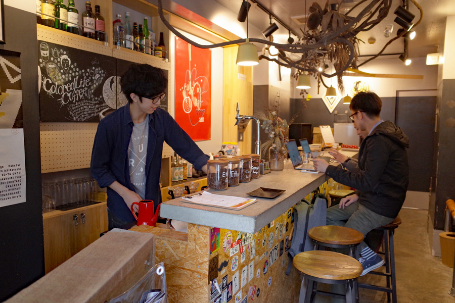 Colored Life Coffee店内