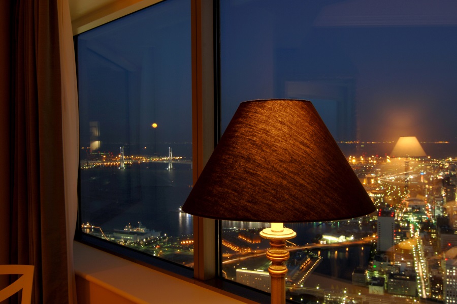横浜ロイヤルパークホテル 窓からの夜景