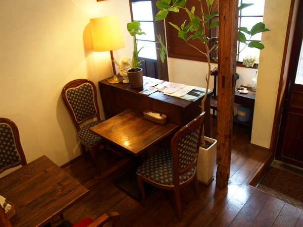 カフェ・わかば堂店内