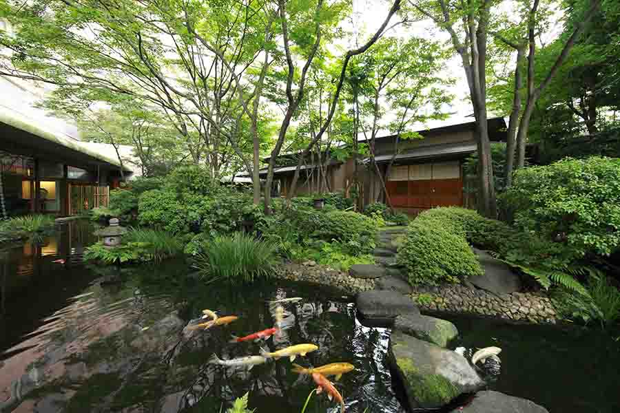 ロイヤルパークホテル 庭園