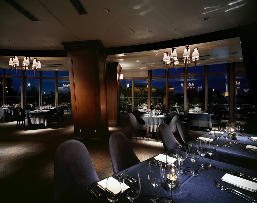 THE TOWER RESTAURANT YOKOHAMA内観