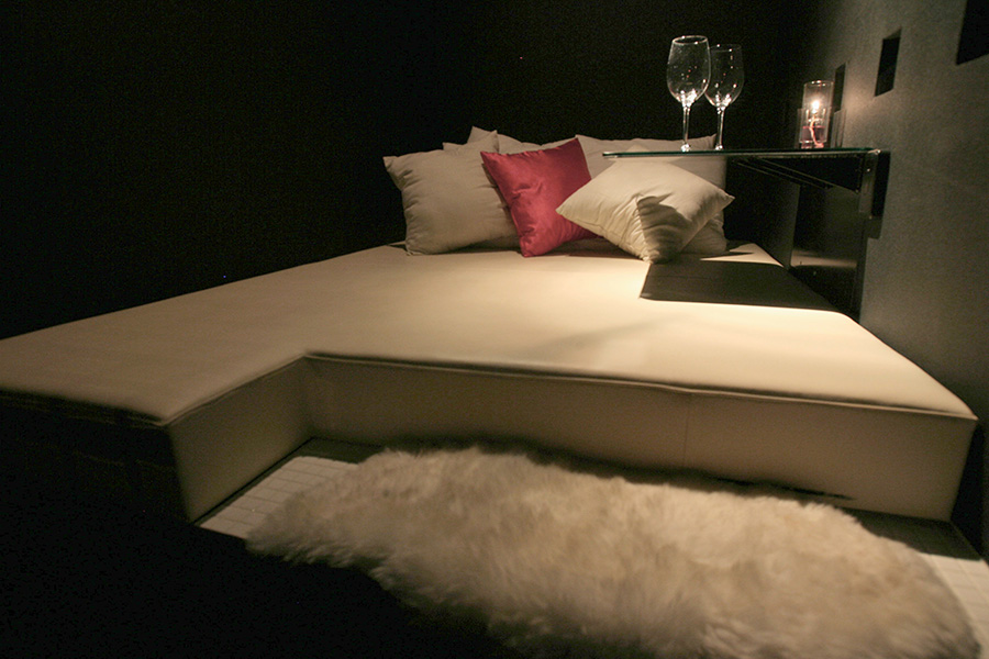 3×3 DINING LOUNGE