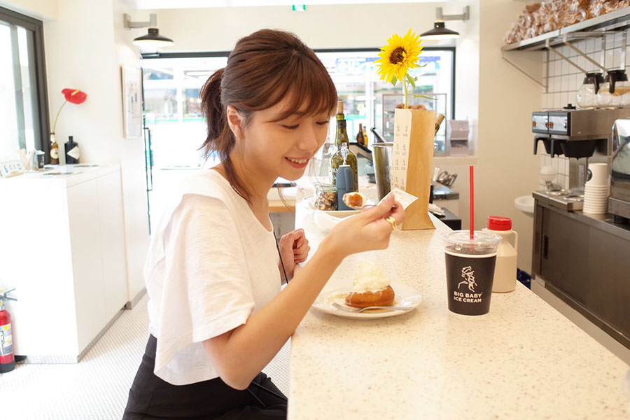 BIG BABY ICE CREAMドーナツアイス