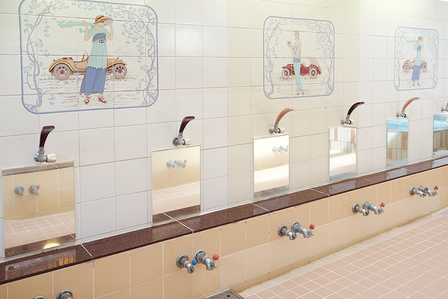タカラ湯 洗い場 レトロなタイル