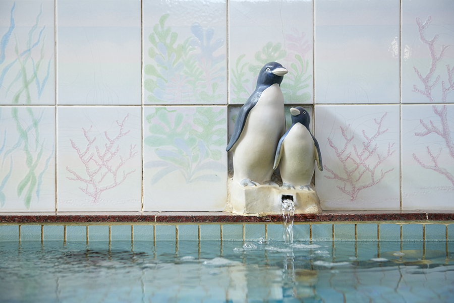 タカラ湯 洗い場 ペンギンの置物
