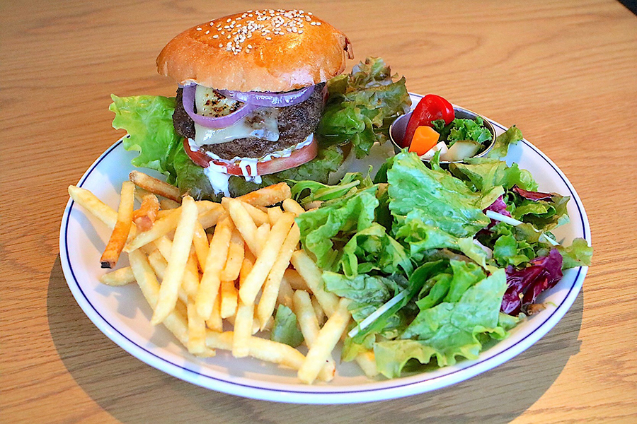 CAFE HUDSON「ハドソンバーガー」(1390円/税別)_1