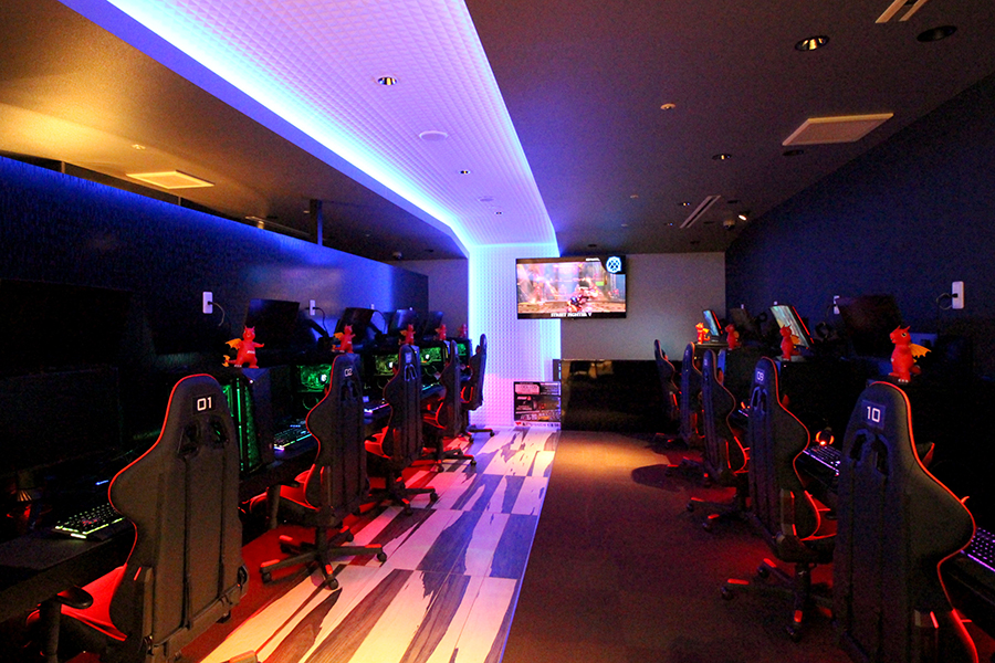 CUSTOMA CAFE 歌舞伎町店e-sports