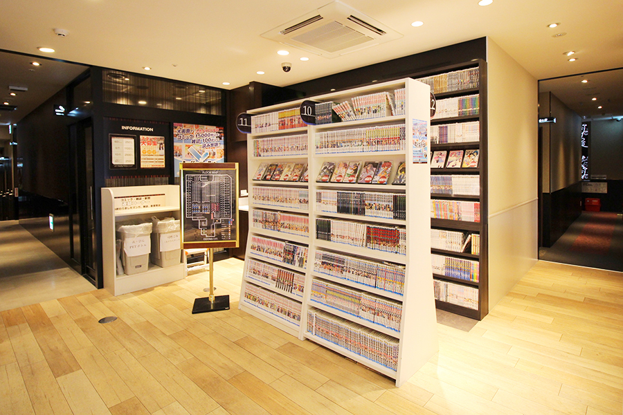 CUSTOMA CAFE 歌舞伎町店店内