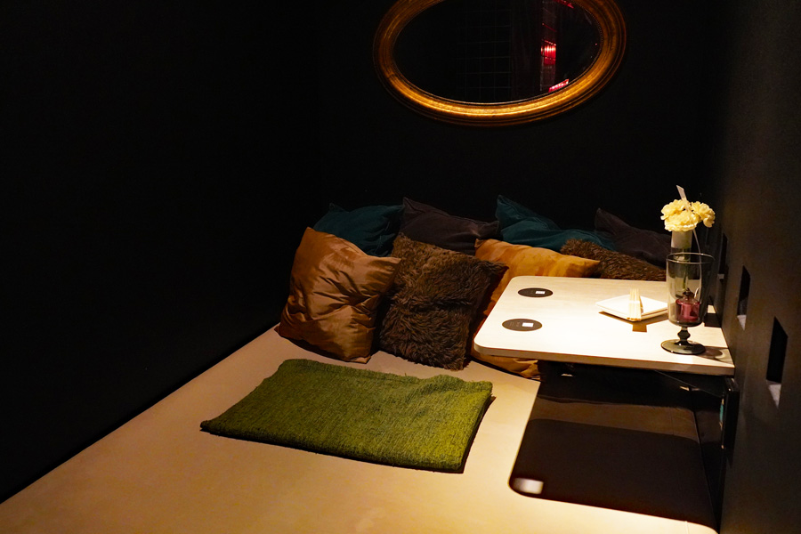 3×3 DINING LOUNGE