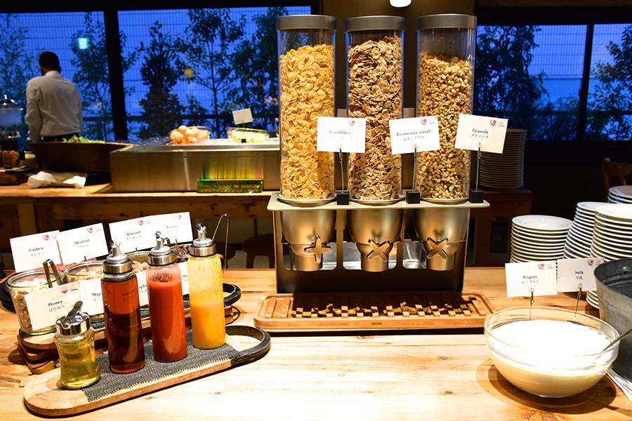 MORETHAN TAPAS LOUNGE シリアル