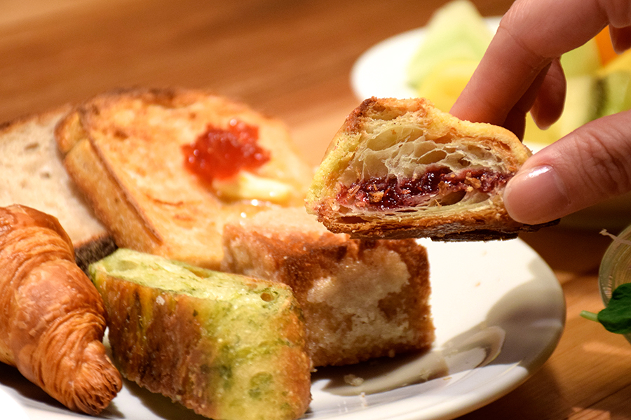 MORETHAN TAPAS LOUNGE ビュッフェ料理