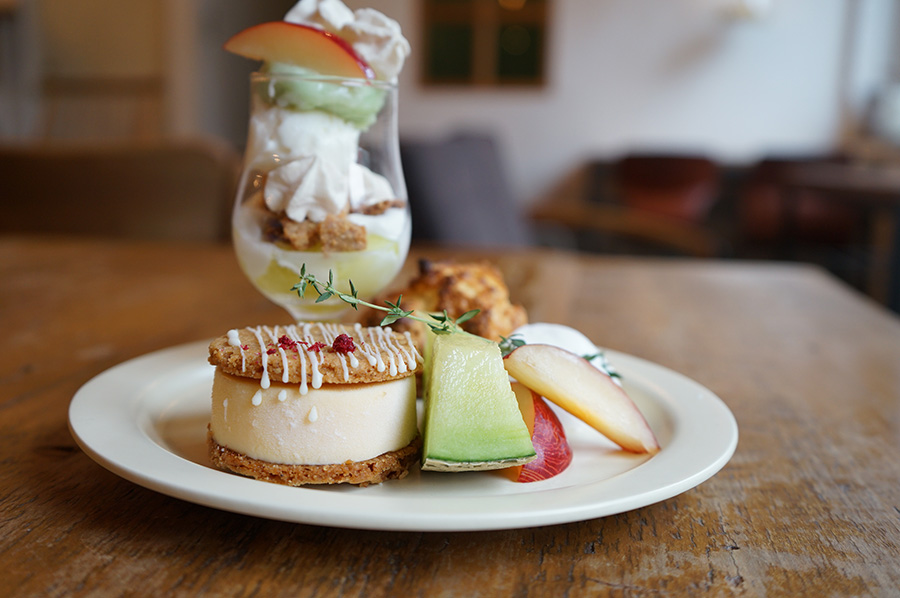 cafe WALL 「蜂蜜アイスのクッキーサンド」