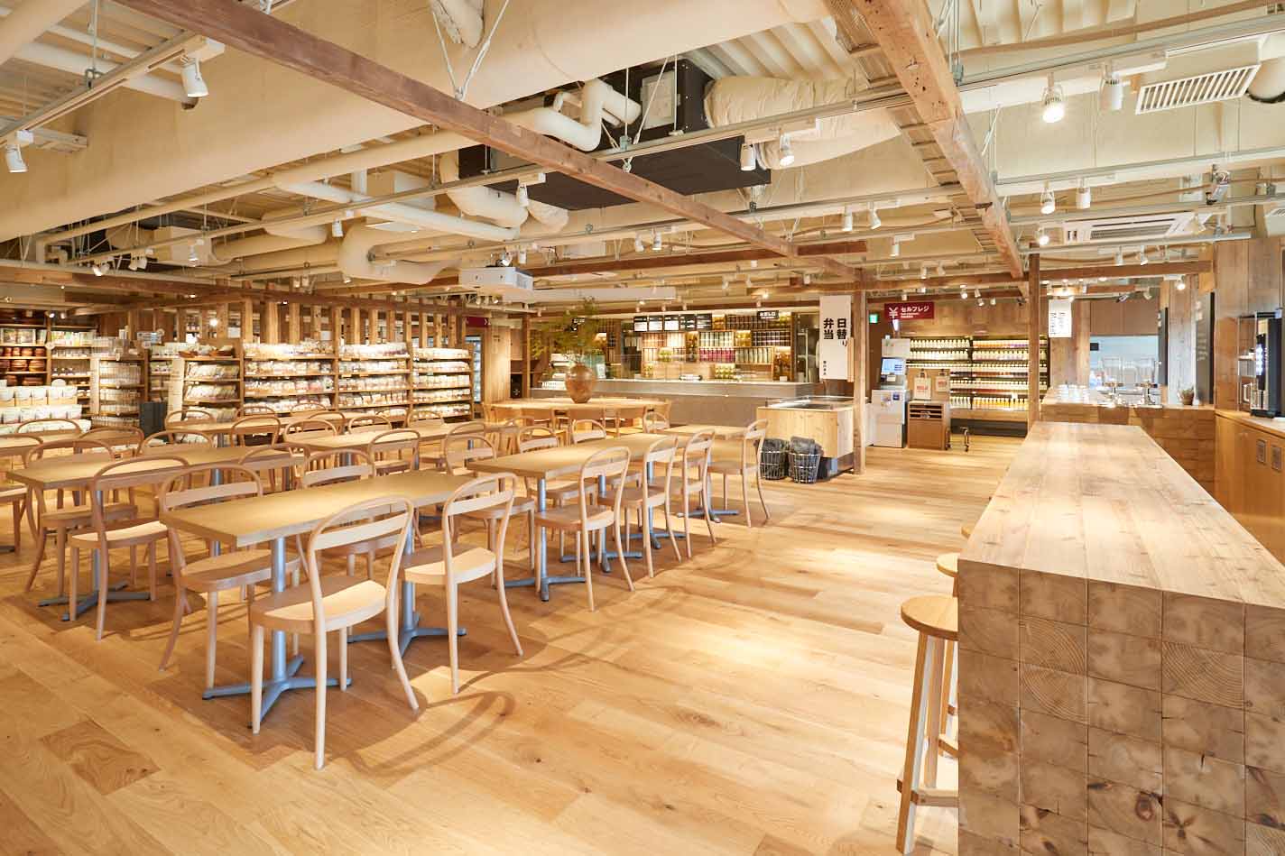 MUJI com 武蔵野美術大学市ヶ谷キャンパス カフェスペース