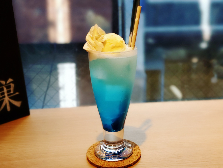 人形町 喫茶とりの巣 クリームソーダ ブルーラズベリー