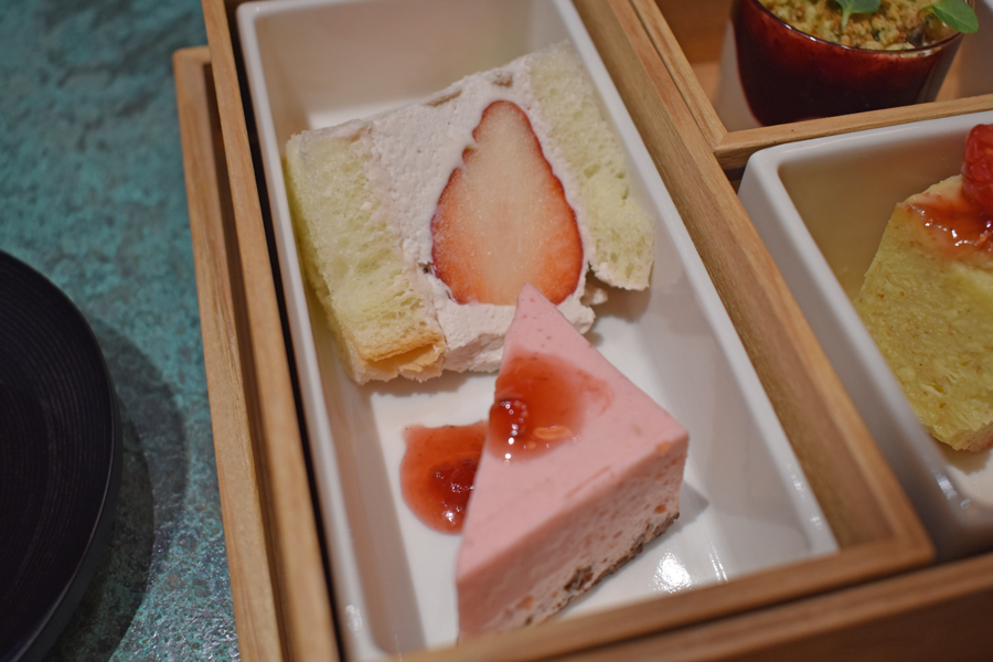 POINT ET LIGNE 神田スクエア店