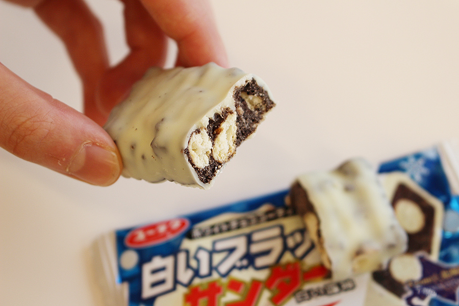 あのブラックサンダーの工場直営店が都内にあるって知ってた 北海道限定も買えてバレンタインにオススメだよ レッツエンジョイ東京